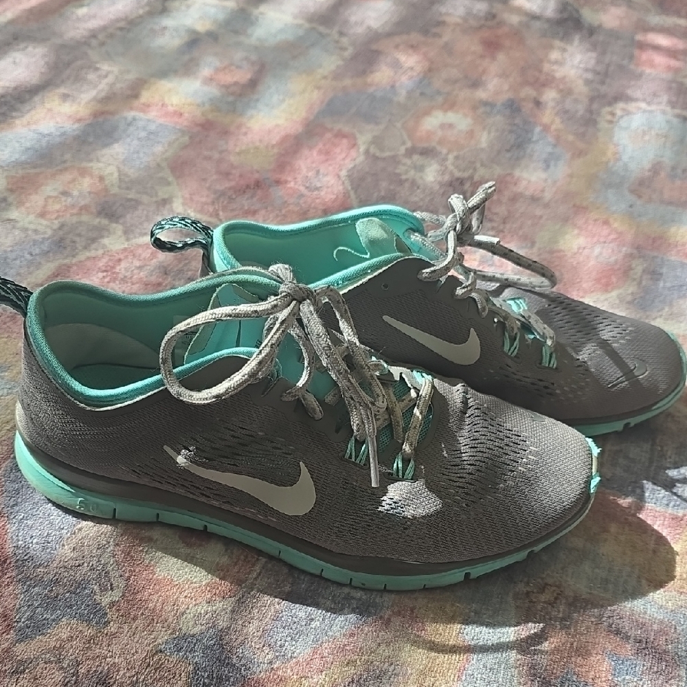 Nike Tennis Shoes